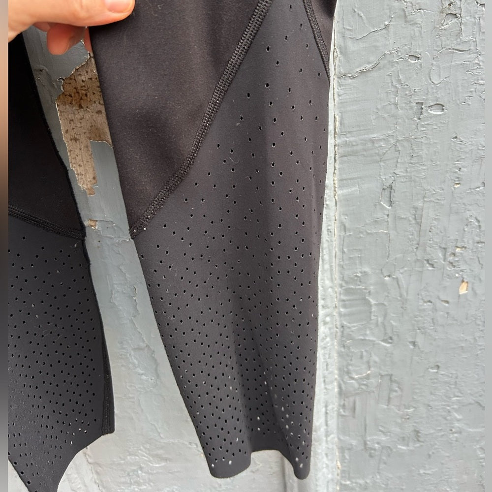Lululemon Sweaty Endeavour Mesh pants, size 4