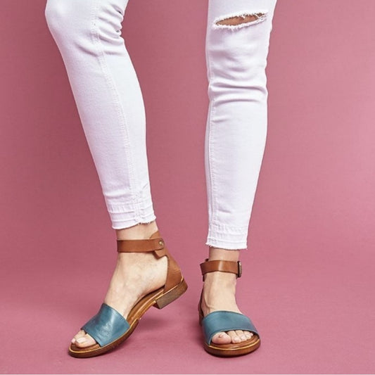 Miz Mooz Moore Sandal, size 40