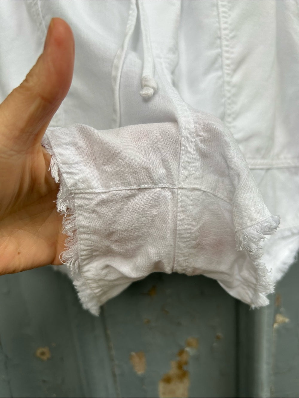 Bella Dahl White raw edge Shorts, size L