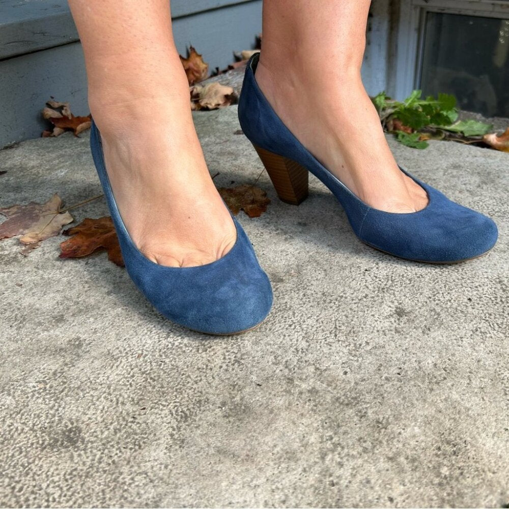 Marc The Art of Walking Blue Suede Shoes, size 9.5