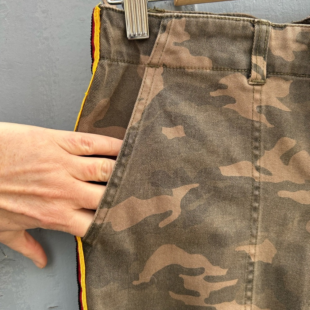 Pam & Gela Camo Side Stripe Pant in Army, size 27