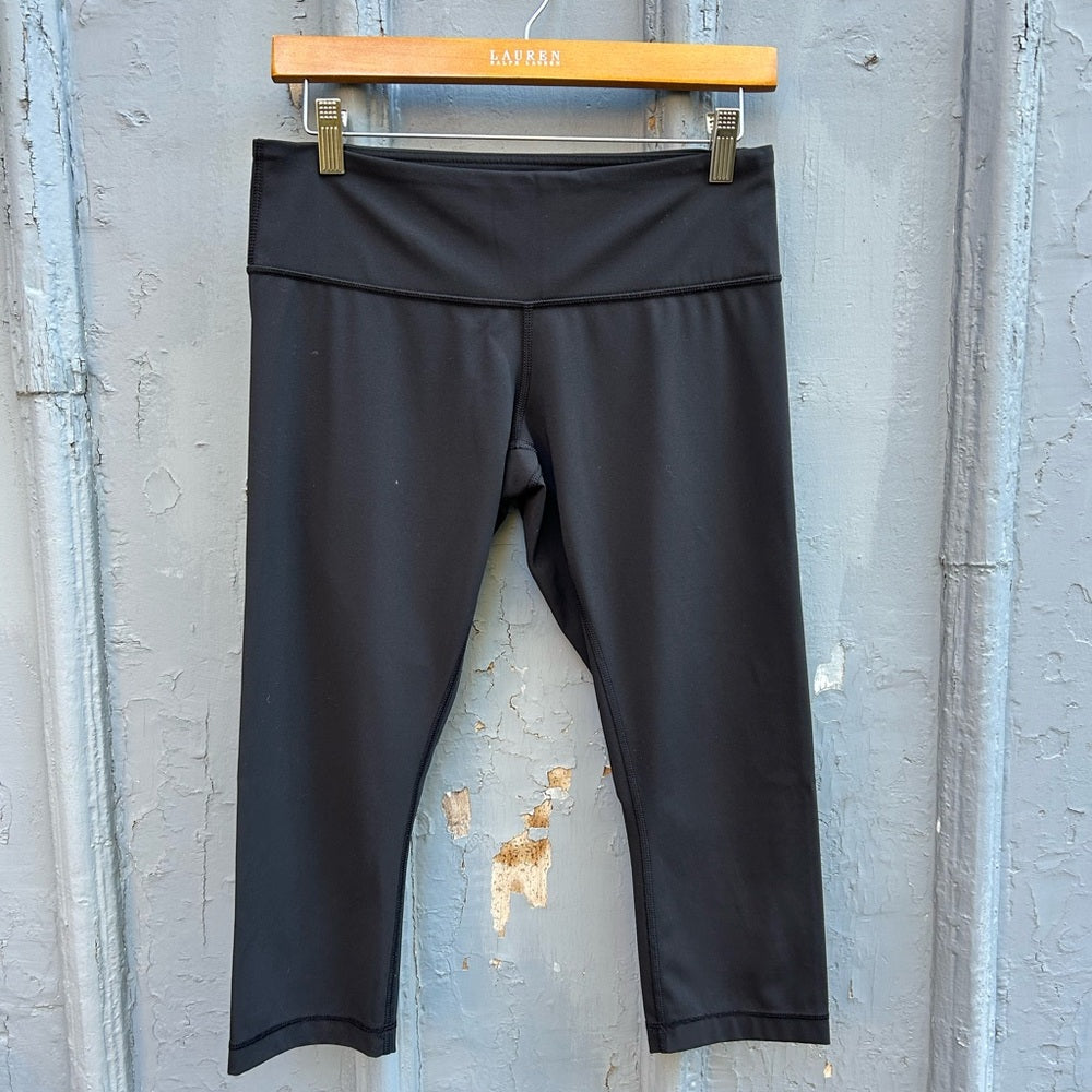 Lululemon Black Wunder Under Crop, size 8