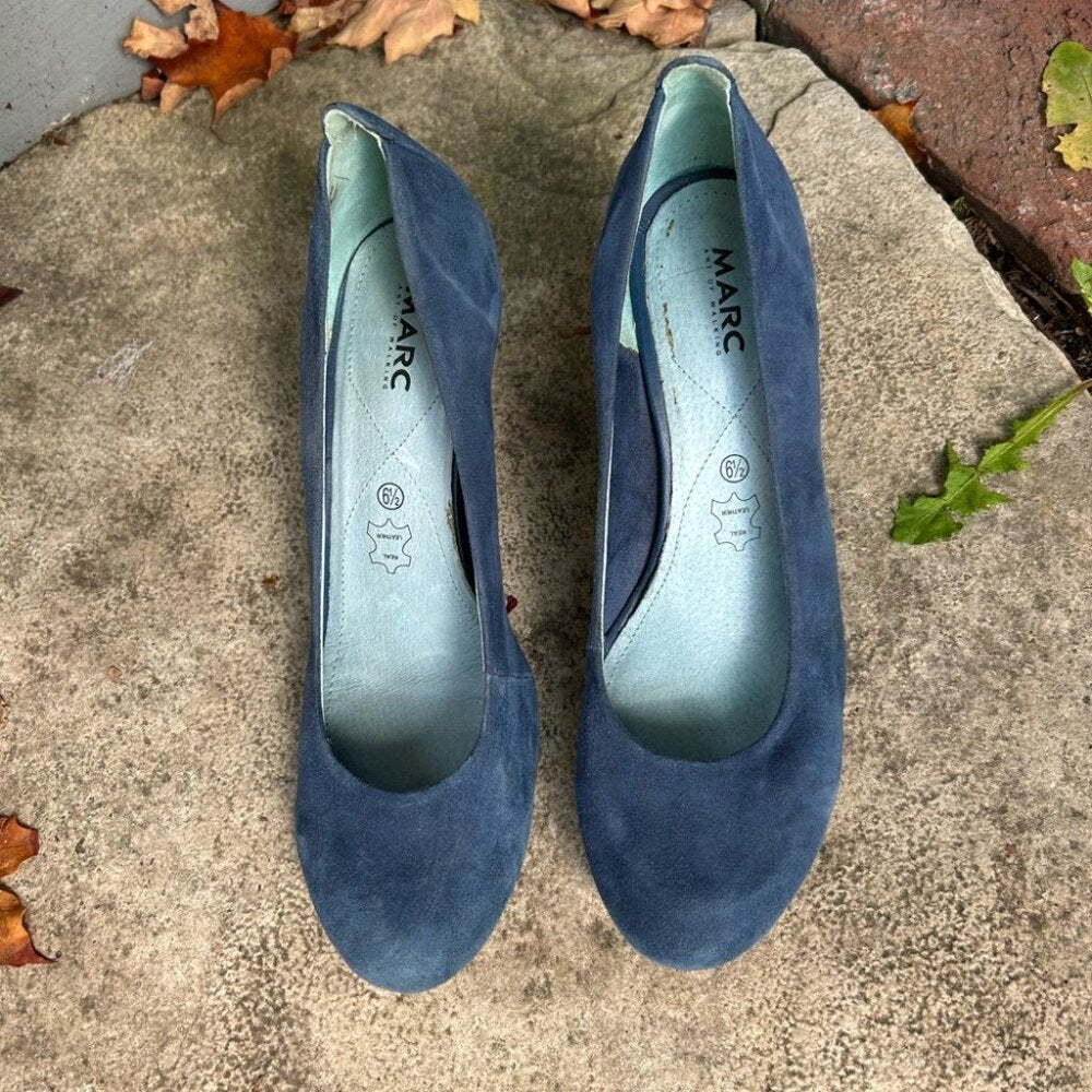 Marc The Art of Walking Blue Suede Shoes, size 9.5