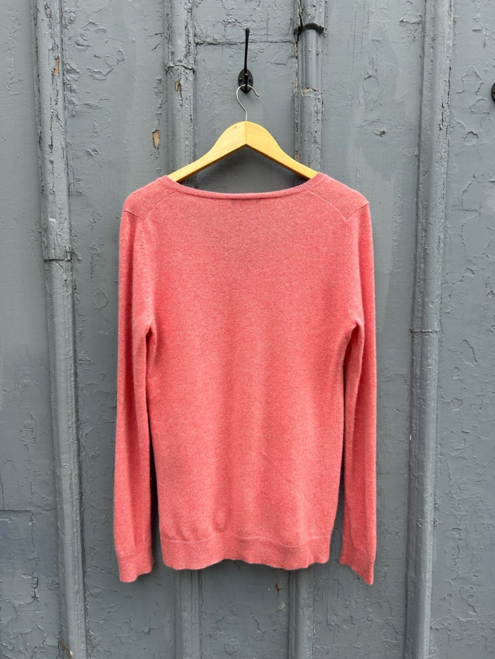 Ann Taylor Cashmere V Neck, size M