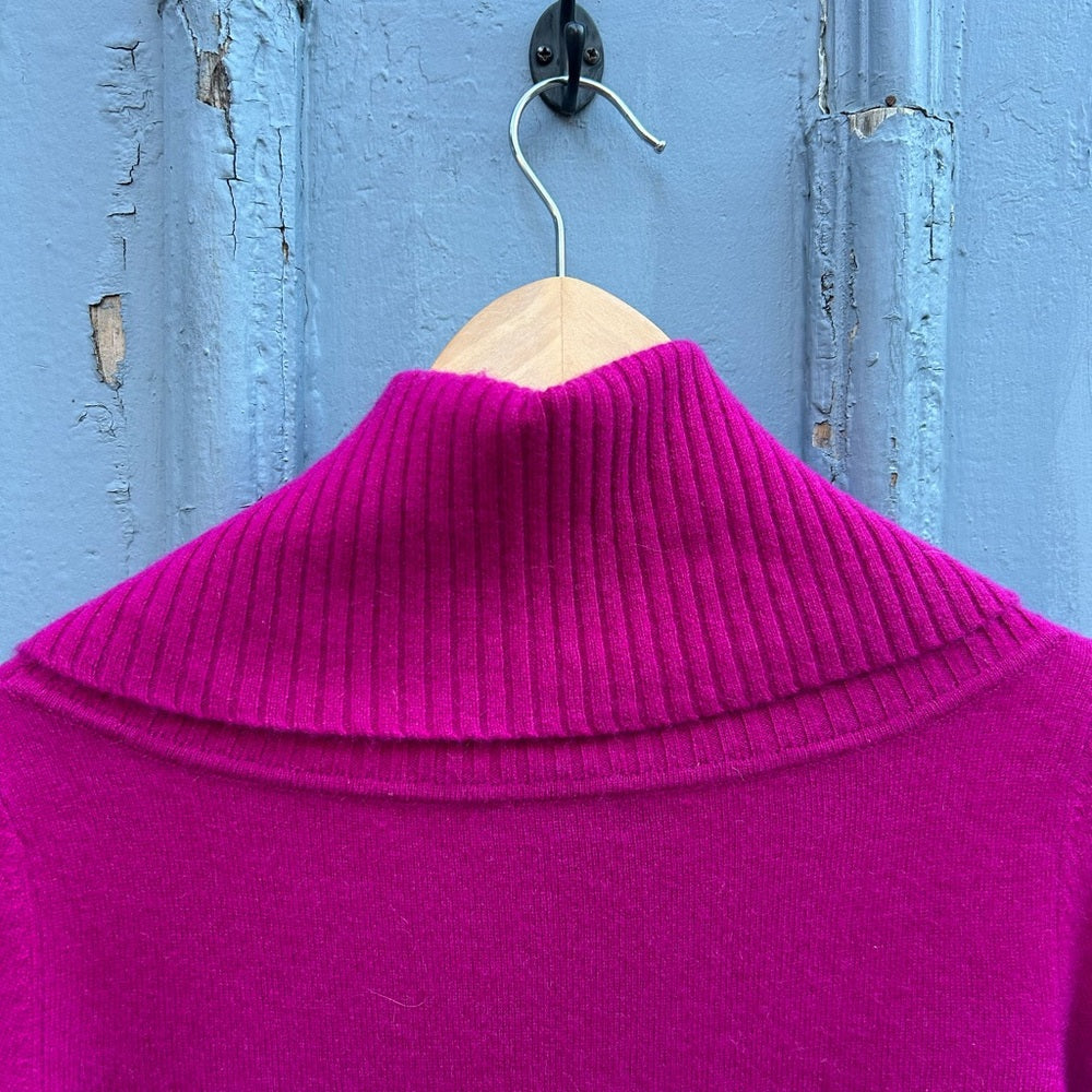 Anne Klein Cashmere Turtleneck, size M