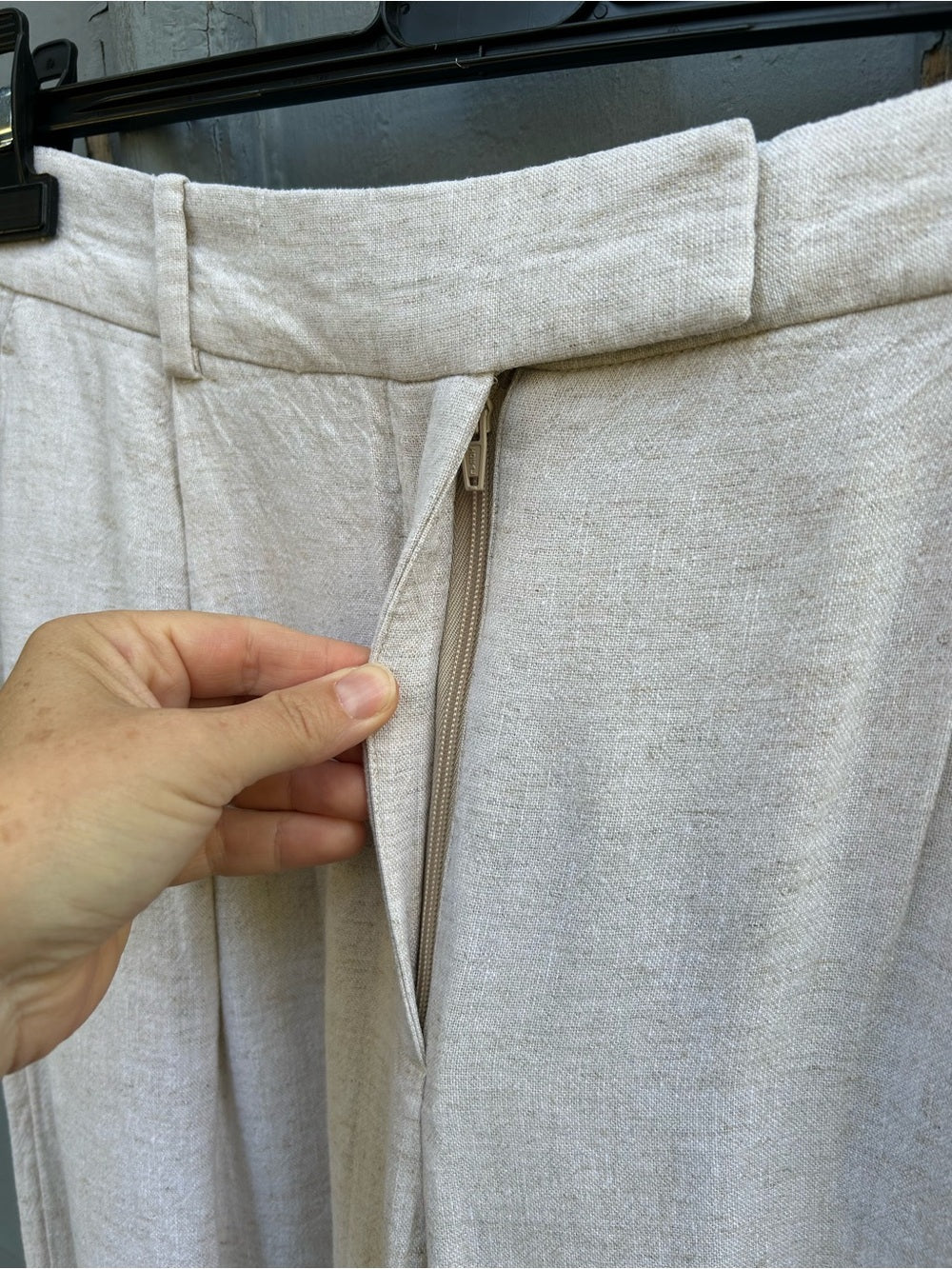 Abercrombie & Fitch Taupe Linen trousers, size 31