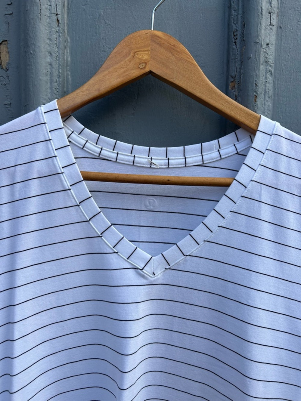 Lululemon Love Tee Short Sleeve V-Neck T-Shirt, size 8
