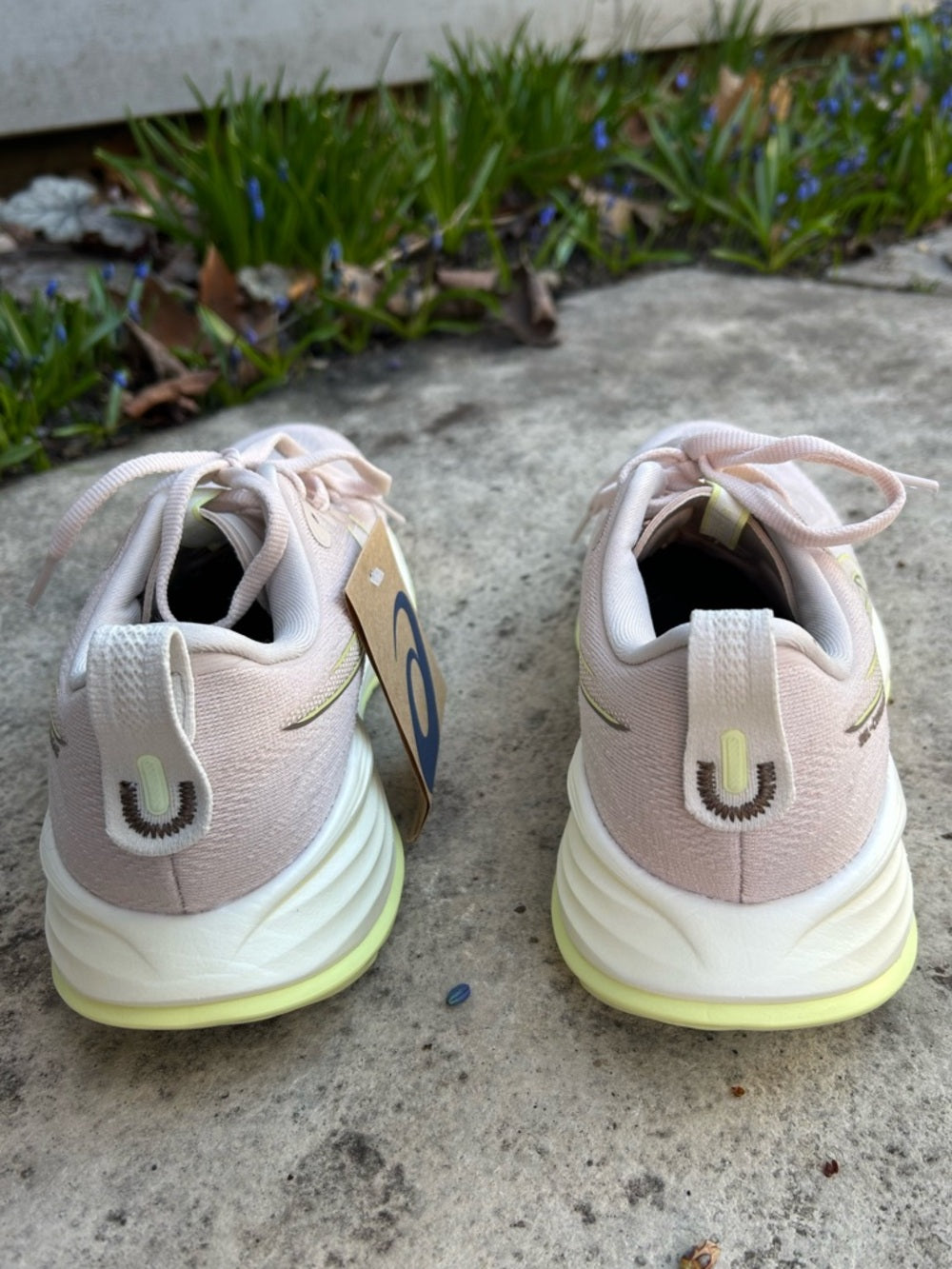 ASICS Women’s Gel-Cumulus 27, BNWT, Size 9