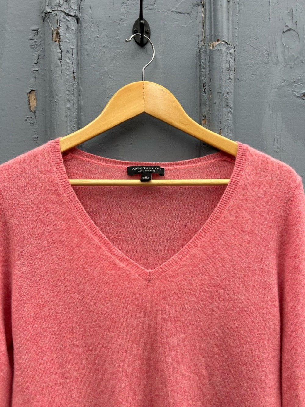 Ann Taylor Cashmere V Neck, size M