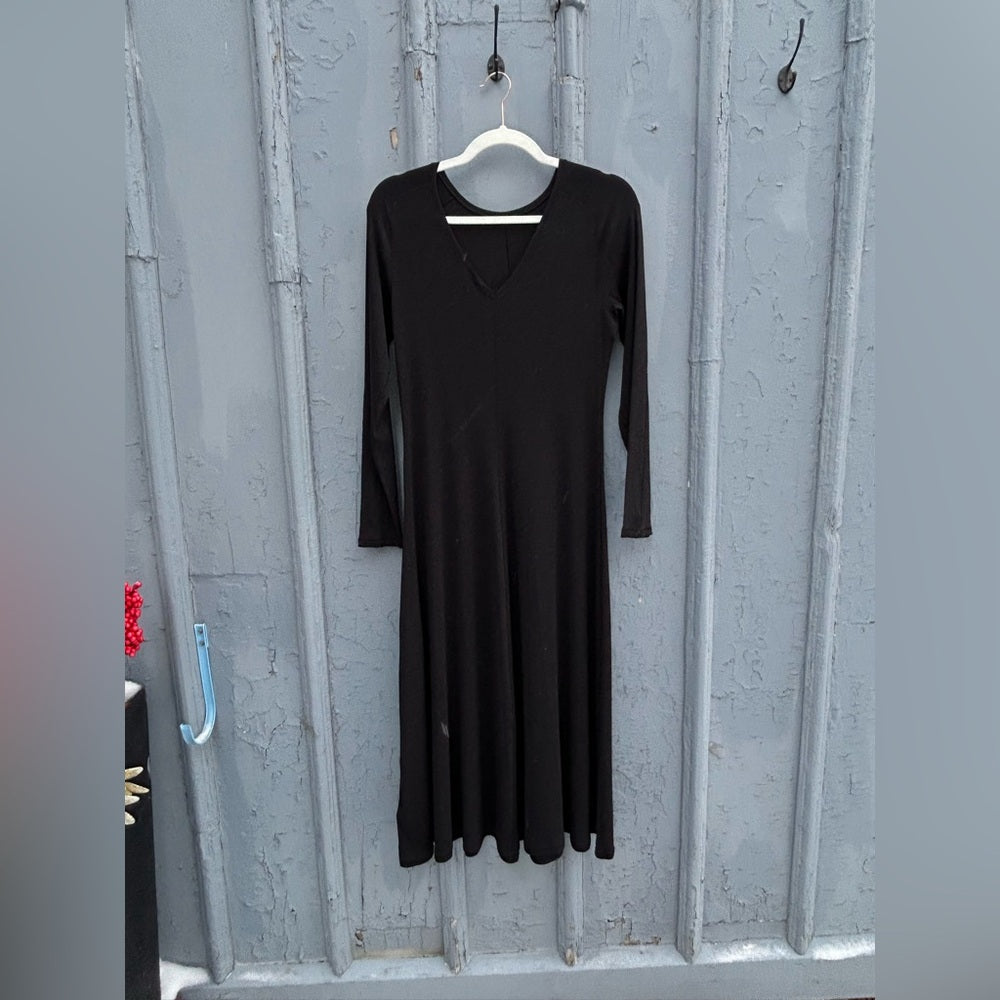 Kit and Ace black Poise v back Dress, size M