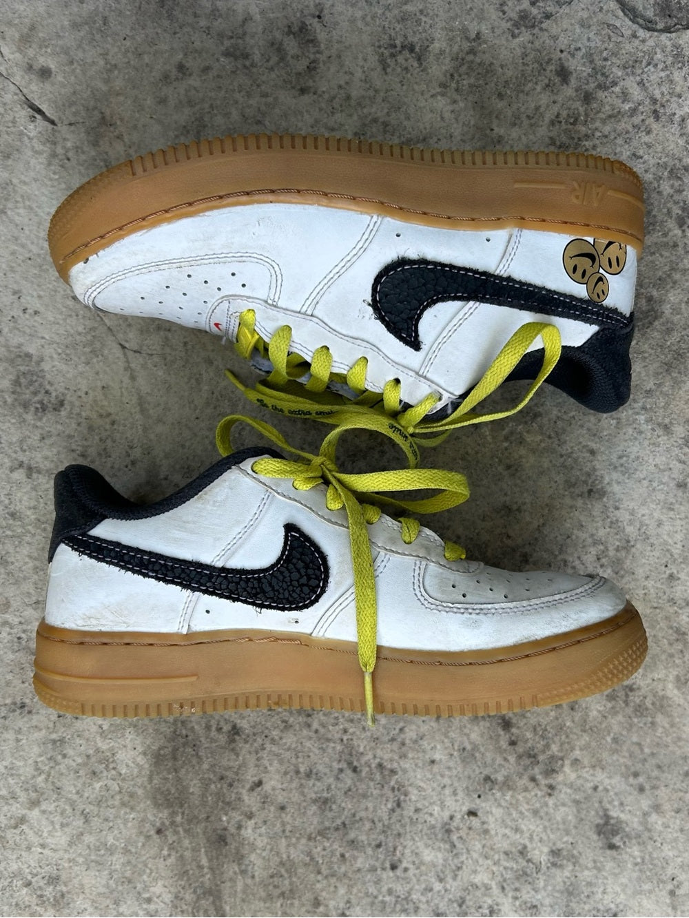 Nike Kids Air Force 1 LV8 sneakers, M4/W6