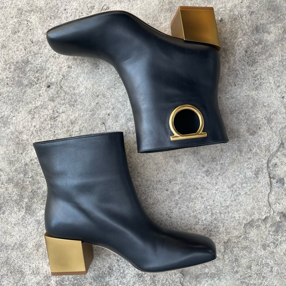 Salvatore Ferragamo Albiano Ankle Boots In Black, size 6C