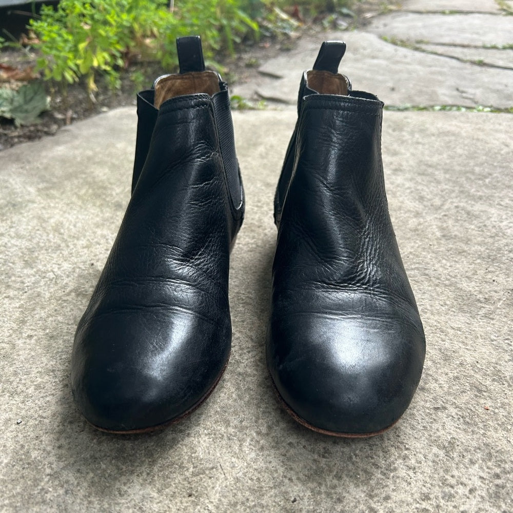 Frye Jillian Black Chelsea boot, size 9